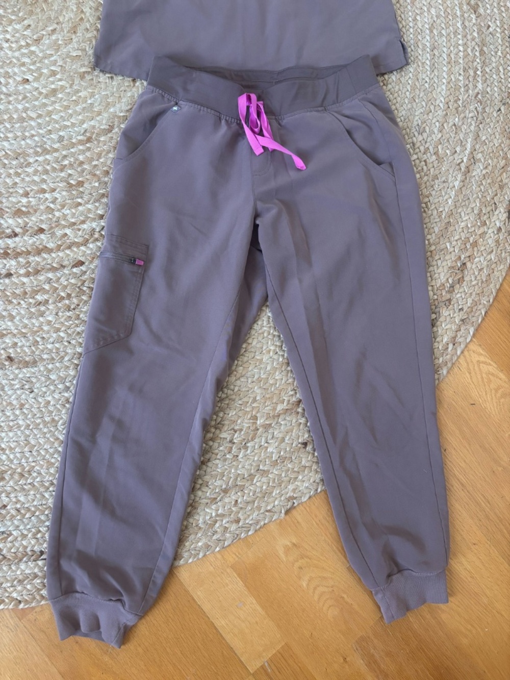 Figs Scrubs - Catarina One-Pocket Scrub Top / Jogger Pants Set in Smokey Taupe - Picture 2 of 5